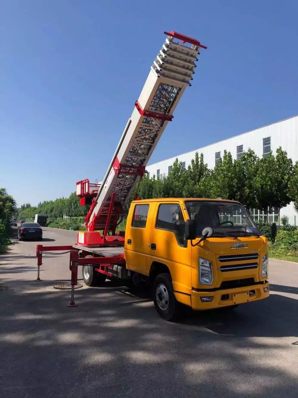 都江堰附近的云梯车出租服务：轻松解决高空作业需求