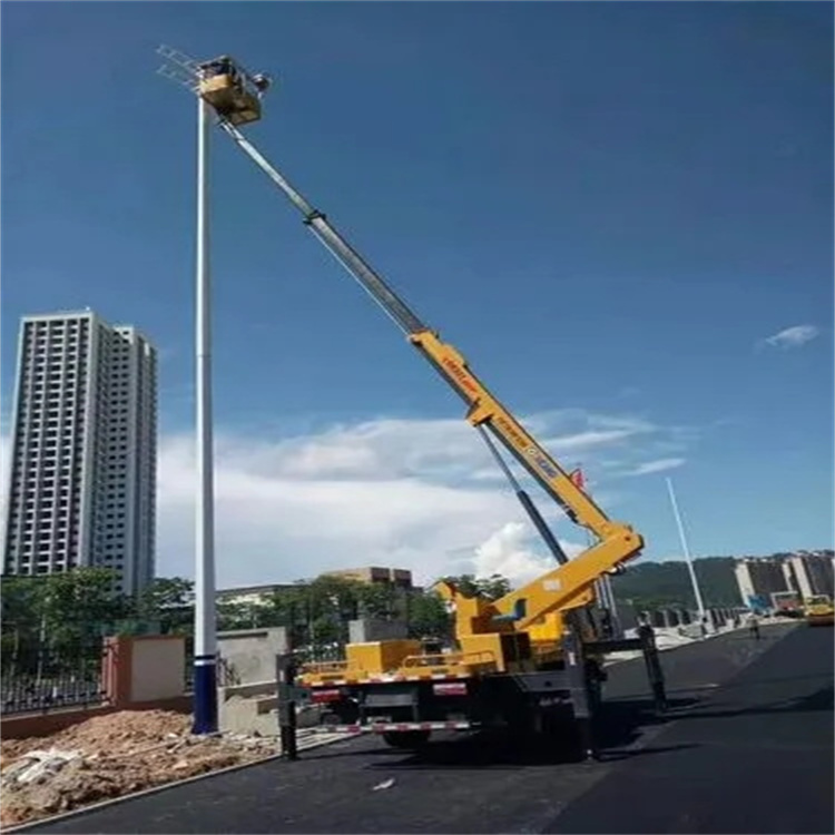 都江堰维修路灯的曲臂升降车出租