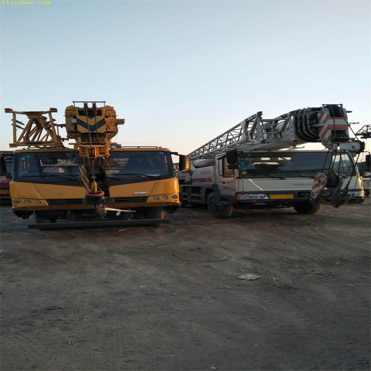 都江堰吊车吊挖机正确办法